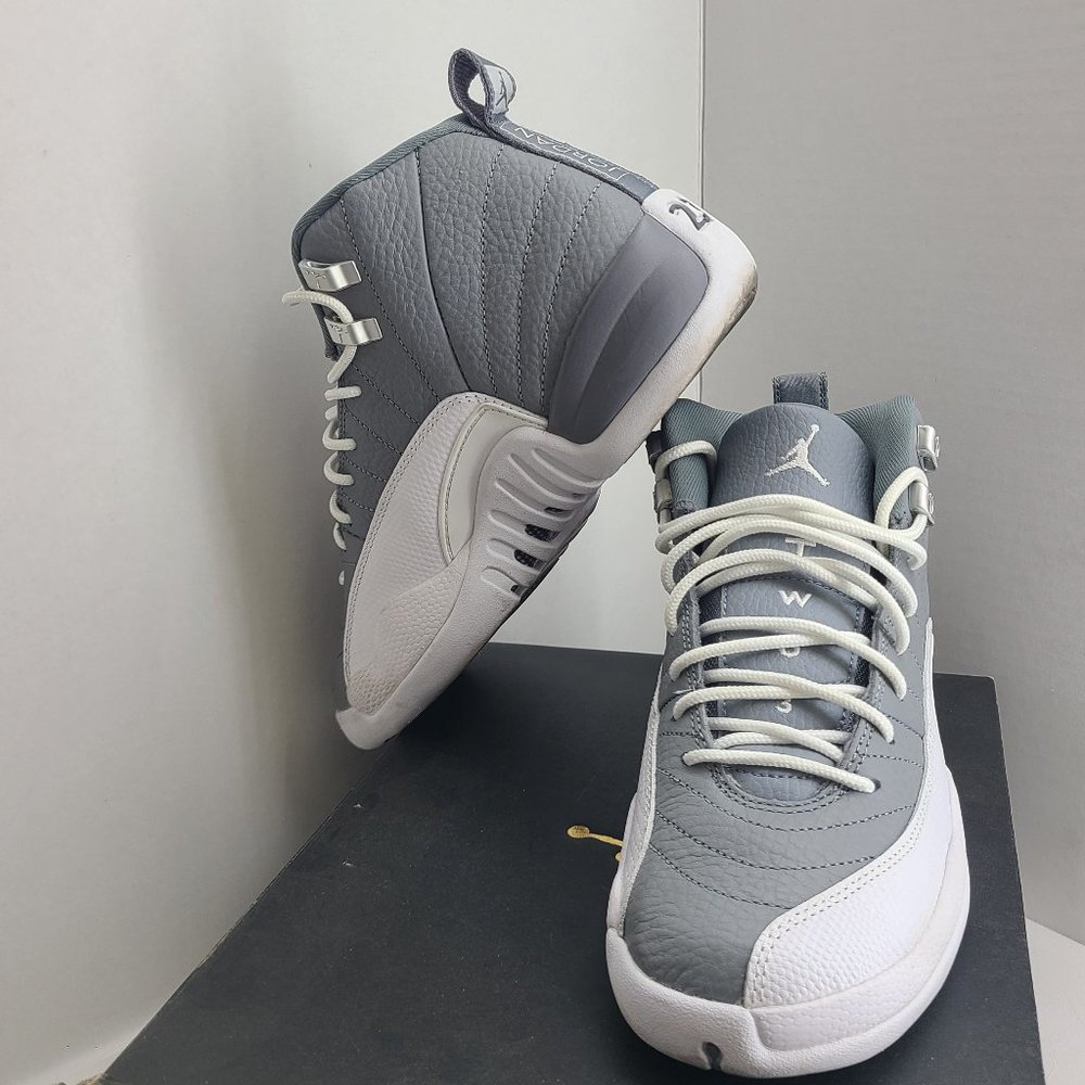 Jordan Retro 12 Stealth GS Kids' Size 5.5Y 153265-015 size 7 women's